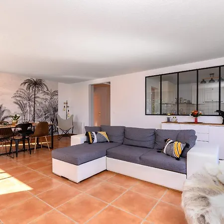 Villa Spacious On The Cornice Of Olive Trees